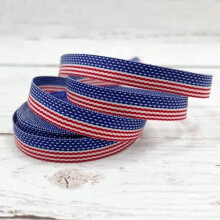 In den USA hergestelltes 0,95 cm groes, gestreiftes Ripsband mit amerikanischer Flagge  100 Yards