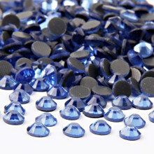 beadsland Crystal Hotfix tekojalokivikoneella leikattu kivi 1440 kpl/pkg (Lt.Sapphire SS16/4mm)