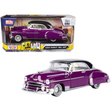 1950 Chevy Bel Air Lowrider Lila Metallic mit schwarzem Verdeck und weiem Innenraum Holen Sie sich das Modellauto Low Series 1/24 aus Druckguss