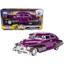 1948 Chevy Aerosedan Fleetside Lowrider Purple Metallic und Dark Purple Metallic Two-Tone Get Low Series 1/24 Diecast Model Car von Motormax 7902