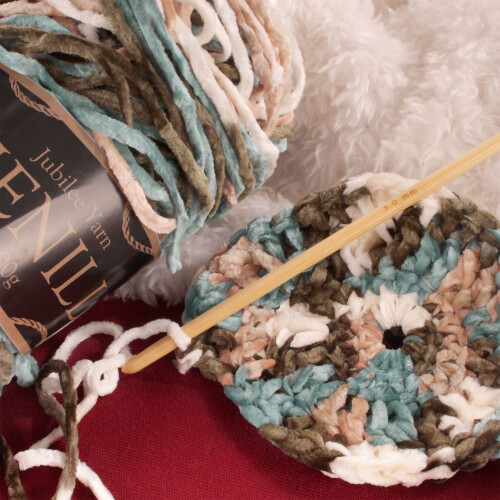 JubileeYarn Chenille Garngaren - Polyester - 100g/Sk 2