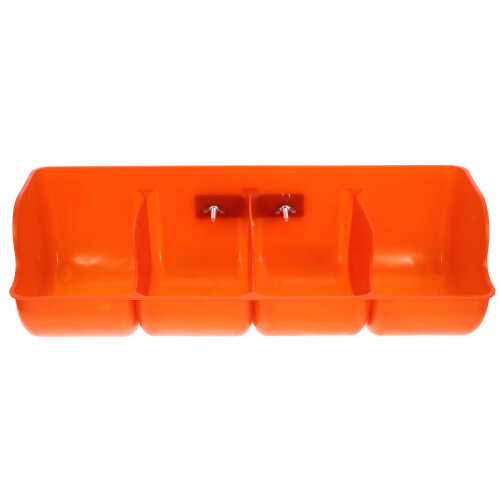 plastic varkensvoerbak met 4 compartimenten op de 2
