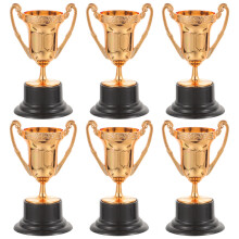 6 kleine kunststoff-trophäen, handliche belohnung und