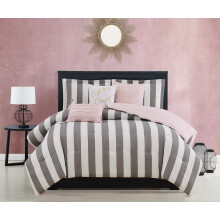 Juicy Couture - Dynes?t Cabana Stripe Design Dobbeltsenge 5-delt s?t Indeholder 1 dyne 1 skind og 3 pyntepuder 100 % mikrofiberpolyester Rynkebes
