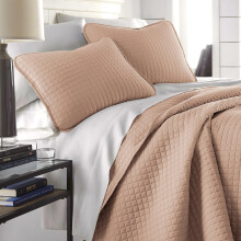 Southshore Fine Living Inc. Oversized King Quilt S?t Blush Pink Quilt Senget?ppe med 2 matchende Puder Shams Maskinvaskbar Cal/King Quilts Hotel