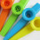 10 kazoos plástico coloridos para amantes 9