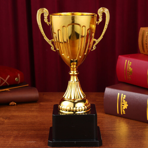 2 mini-trophäen kunststoff mit schwarzem sockel für kinder 2