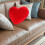 oreiller cœur en peluche - coussin - idée cadeau saint-valentin 11