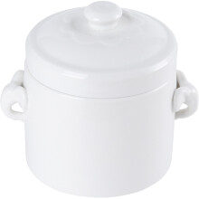 ceramische stoofpot met voor en stoofschotels serveren