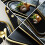 1 gestyltes -Tablett mit Goldrand 11