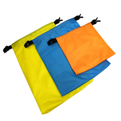 3 1 Schwimmboje Und Dreiteiliger Anzug 1