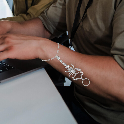 escorpião com corrente de mão, pulseira para rave 2