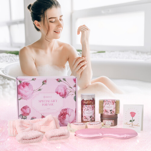 Living And Home Rose-Scented Self-Care Spa Gift Set 1