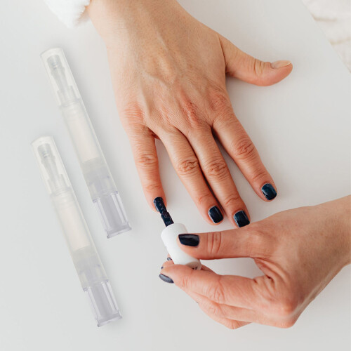 2 . Lipgloss- Reiseflasche Nagellack Nachfüllbar 1