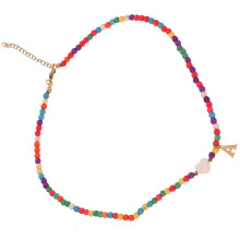 colar com pingente de e coloridas