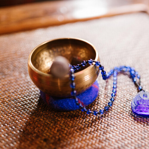 almofada de para tigela tibetana e tapete 1