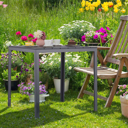 Quadratischer Gartentisch in Holzoptik 1