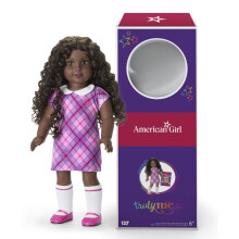 Muρeca American Girl Truly Me de 18 pulgadas #127 con ojos color avellana, cabello castaρo oscuro rizado, piel muy profunda y matices neutros par