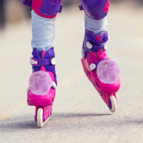 2Stück Süße Pompons Mit Glocken Für Rollschuhe Eiskunstlauf 2