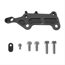 Adaptéry pro brzdové třmeny motocyklů s otvorem pro pumpičku