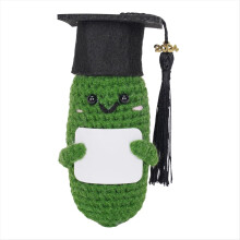 Ručne háčikové roztomilé plyšové bábiky, prívesok Doctoral Hat Cucumber 2024