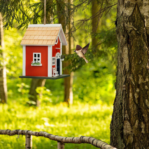 Dekoratives Vogelhaus im Landhausstil 1
