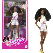 Poupe de collection Barbie The Movie President ISSA Rae en tant que prsidente portant un chemisier et un short blanc scintillant avec des cheve