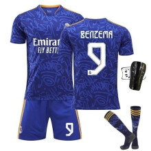 (26)set sportivo maglietta sportiva con calzini sportivi e protezioni per le gambe 26