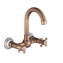 Faucets European Style Copper Wall-Mounted Kitchen Faucet Rotatable Spout Hot Water Compatible Minimalist Design