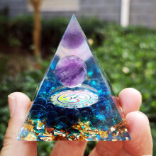 (QK09 3D Glass) Orgone Pyramid Epoxy 5cm Decorative Ornament 3D Glass QK09