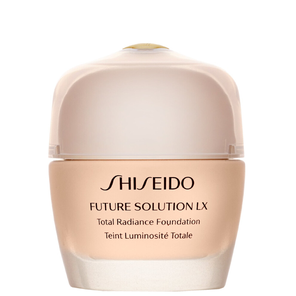 Shiseido (3 Golden 1 Oz) Future Solution Lx Total Radiance Foundation Spf15 3 Golden 30Ml / 1 Oz.