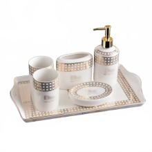 Elegante Europese badkamerset van goudkleurig keramiek - 6-delige luxe tandenborstel- en mondwaterbekercollectie