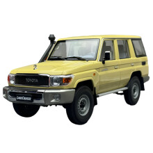 Toyota Land Cruiser 76 2017 1:18 Scale Model - Perfect Gift for Car Enthusiasts and Collectors