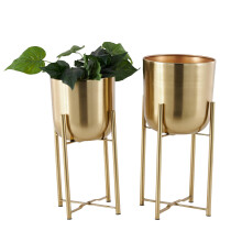 CosmoLiving by Cosmopolitan Metal Vaso Grande Interior Exterior com Suporte Removível, Conjunto de 2 Vasos 19", 22"H, Ouro