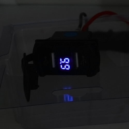 12-24V motorfiets auto boot USB-stroomaansluiting met voltmeter 1