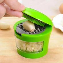 (Green, 1 Count) Manual Garlic Press, 1 Count Multifunctional Garlic Crusher with Container, Vegetable Chopper, Kitchen Gadgets for Home Use, Utensils