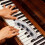 Fingertömningsträningsverktyg För Gitarr Ukulele Piano (Vit) 11