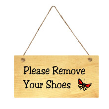 schuhe ausziehen schild holz hängend für zuhause café geschäft
