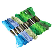 100 8 Baumwollstickgarn Zum (Zufallsfarbe)