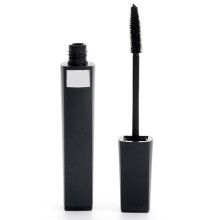Wasserfeste Mascara für Volumen und Welligkeit