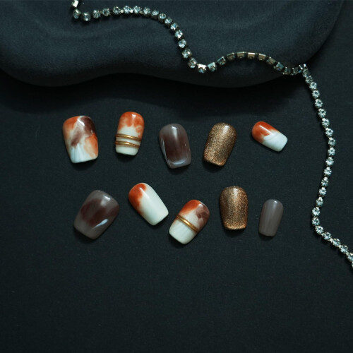 Unhas Postiças Cortas em Forma de Coffin, 3D com Linhas Douradas e Design Mármore Ombre 2