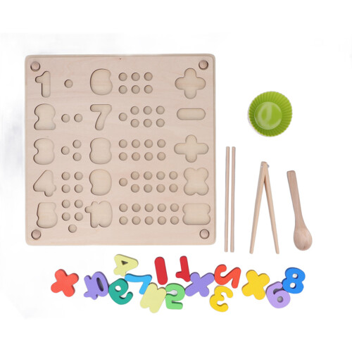 Tavola con chiodini e perline, gioco matematico Montessori 2