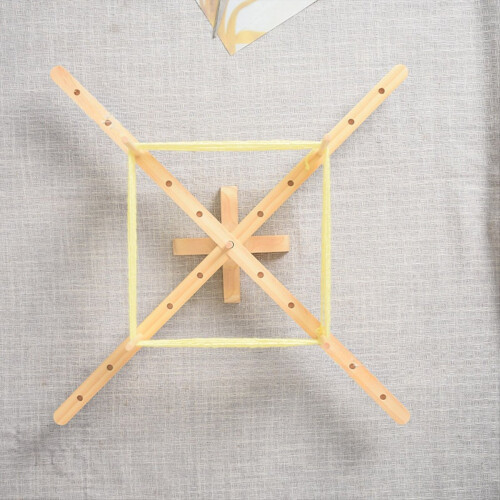 Ovillo de lana de madera hecho a mano para devanar hilo. 2