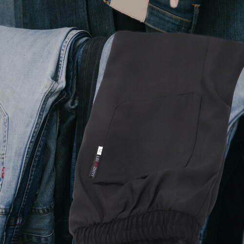 Un Pantaloni Da Per In Materiale Traspirante 2