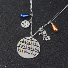 (Style H)Stranger Things Halskette mit mehrlagiger Kette und Glühbirne Anhänger Geschenk für