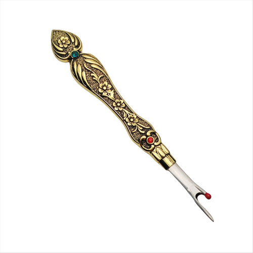 Vintage Thread Cutter Seam Ripper Unpicker -- Gold 1