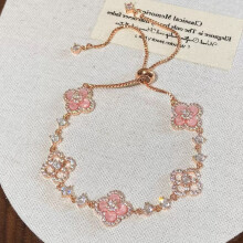 (Rose gold pink flower bracelet) A fashionable and versatile four-leaf zirconia bracelet for daily commuting