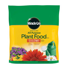Engrais universel soluble dans l'eau Miracle-Gro 24-8-16 Fertilise instantanιment les plantes Sac ιtanche - 5 lb.