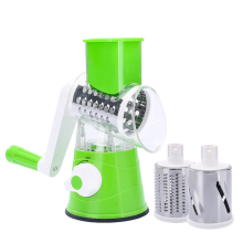 Utensílio de cozinha essencial: Ralador de queijo com lâminas intercambiáveis e cabo ergonômico para maior conforto e controle.
