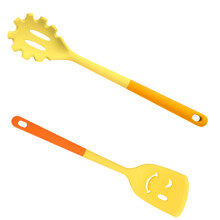 Polonic de gătit din silicon rezistent la căldură, design ergonomic cu suprafață fără sudură pentru gătit eficient